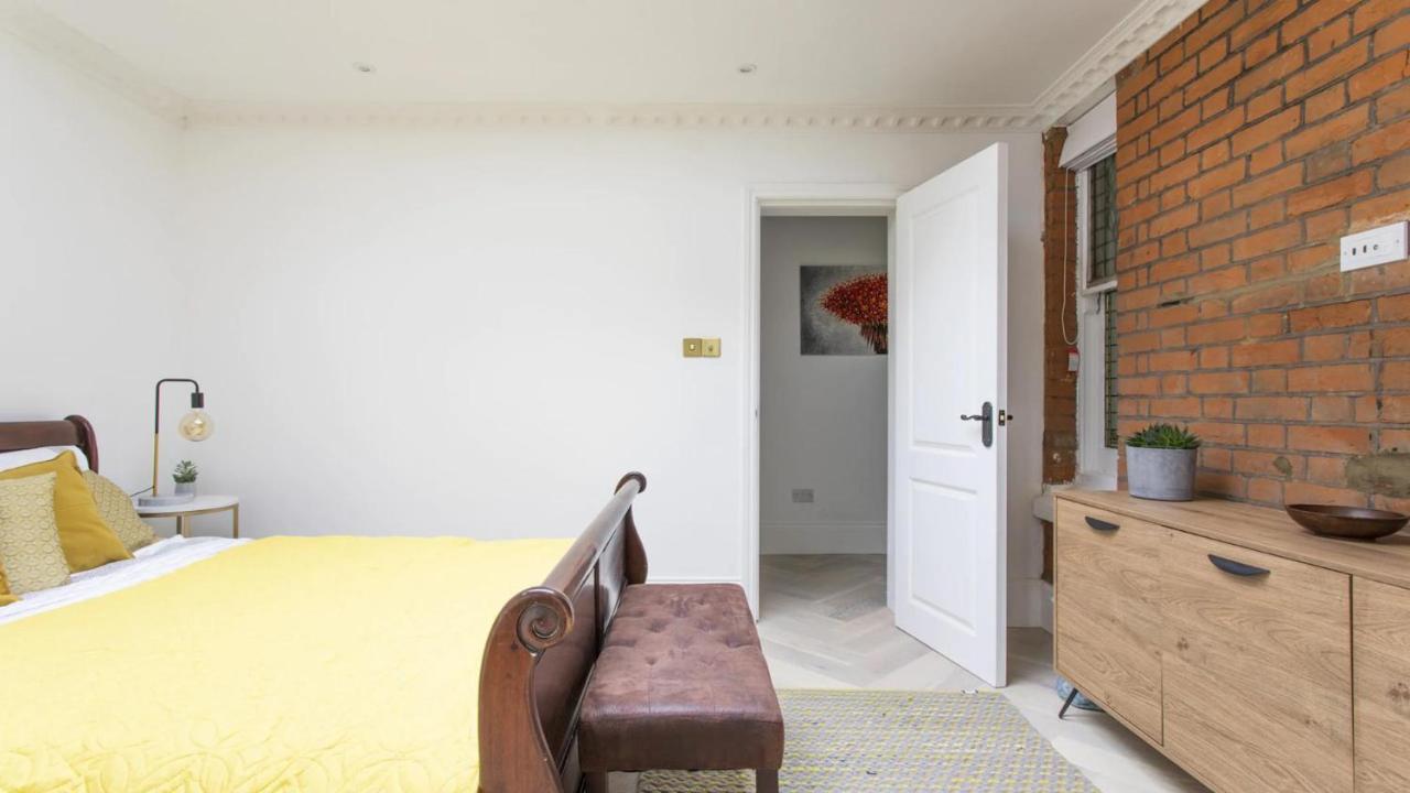 Spacious Flat In Апартаменты Лондон