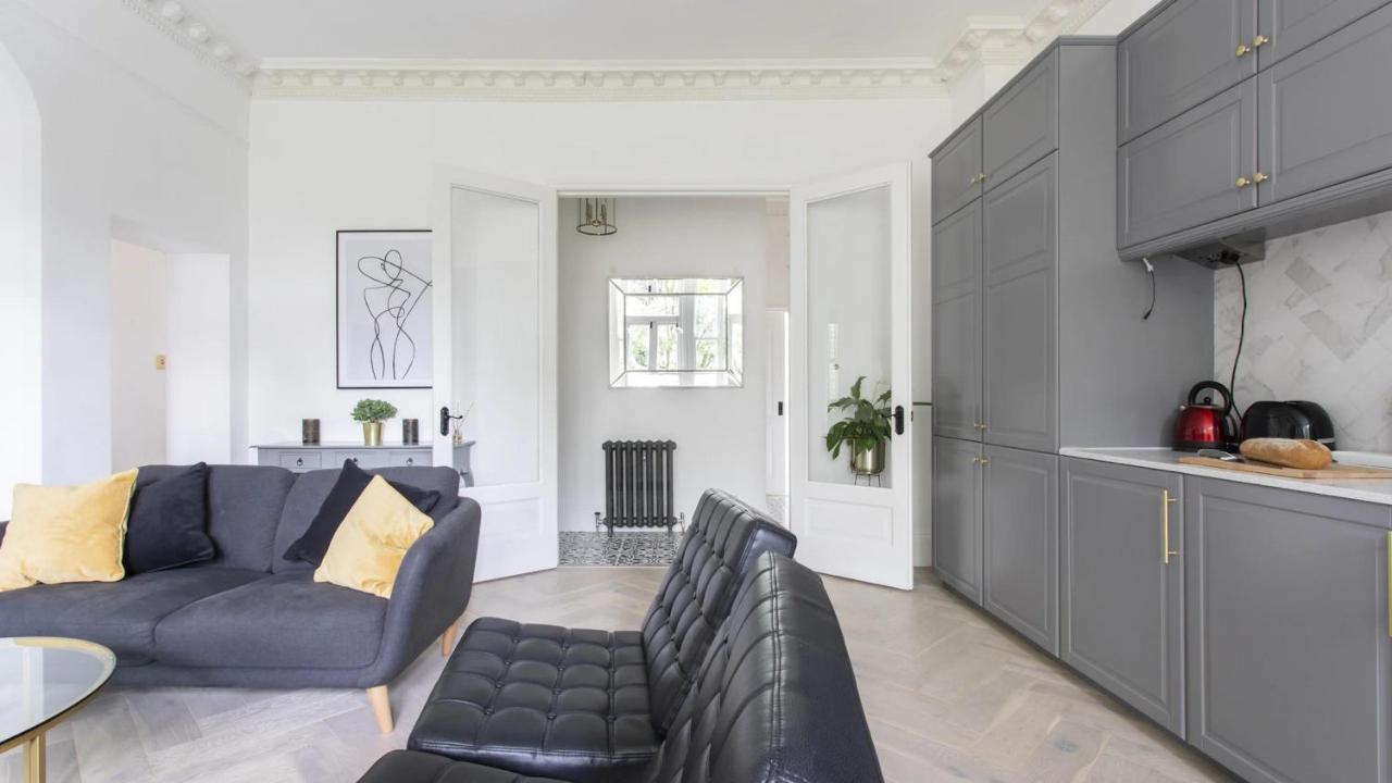 Spacious Flat In Апартаменты Лондон